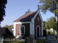 Kaple u kostela