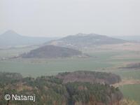 Skalka u Doks, cesta na zříceninu hradu Starý Berštejn