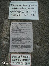 Tovačov, Zámek - gotická brána