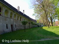 Tovačov, Zámek - hospodářské budovy