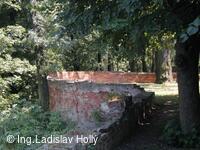 Tovačov, Zámek - hradby