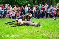 Slet čarodějnic 2009 - koňské show manželů Tomkových o přestávce soutěží