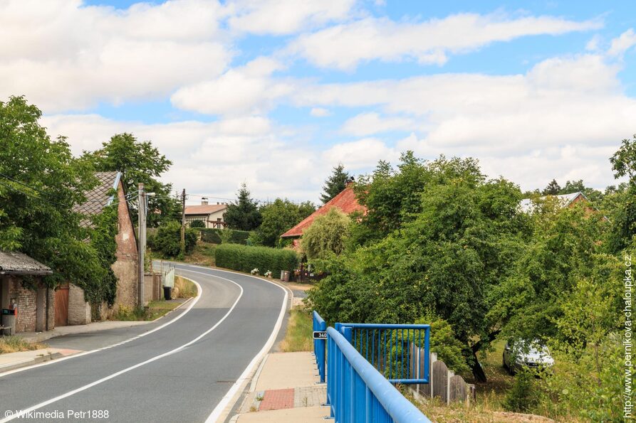 Pařížov, pohled z mostu přes Doubravu na sever.