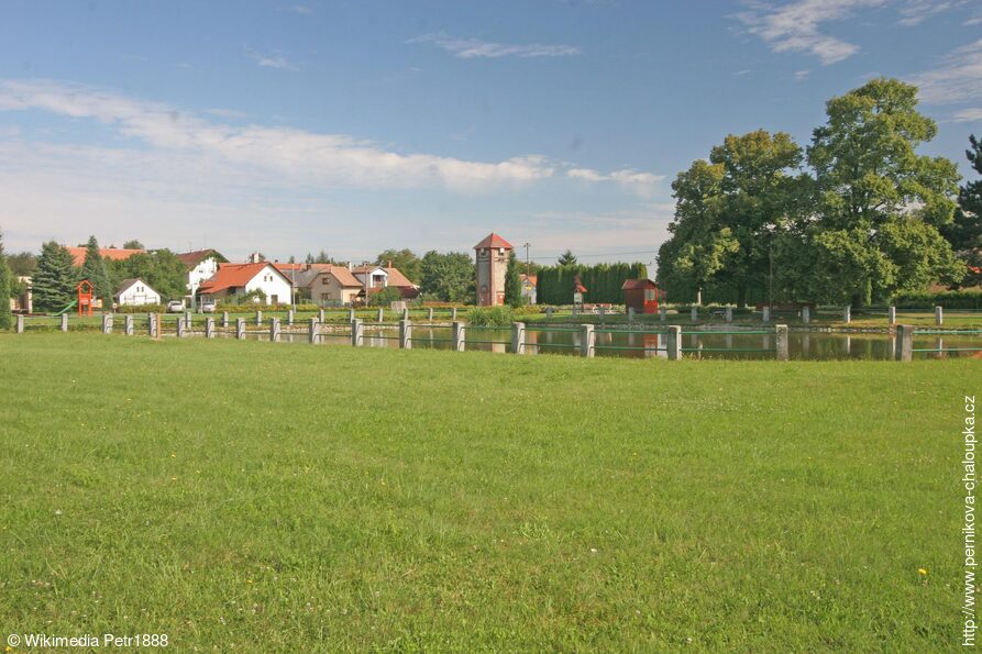 Urbanice, návesní rybník