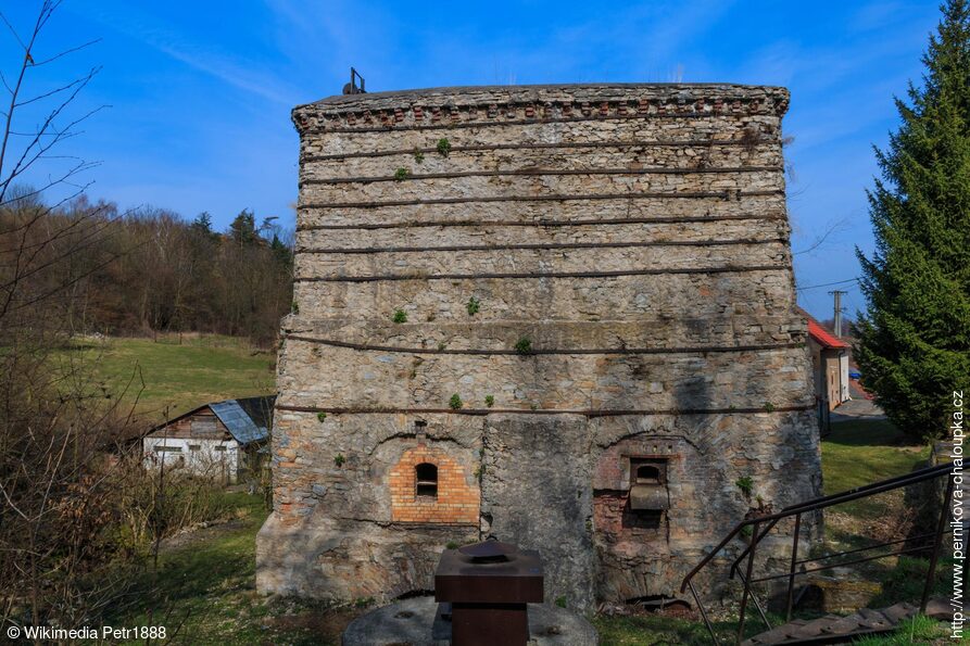 Historická vápenná pec ve Vápenném Podole