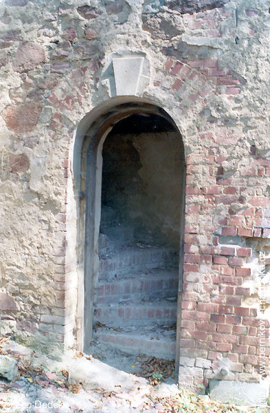 Ruina kostela Sv. Jiří, Pelhřimovy