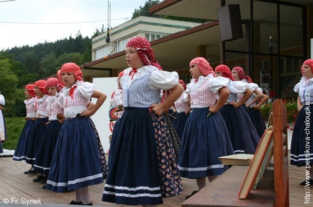 Mezinárodní folklorní festival Písní a tancem