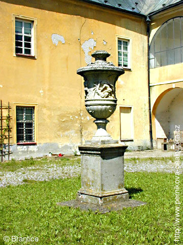 Brantice, Zámek, Váza