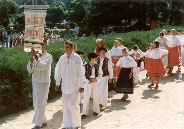 Luhačovice, Mezinárodní folklorní festival Písní a tancem